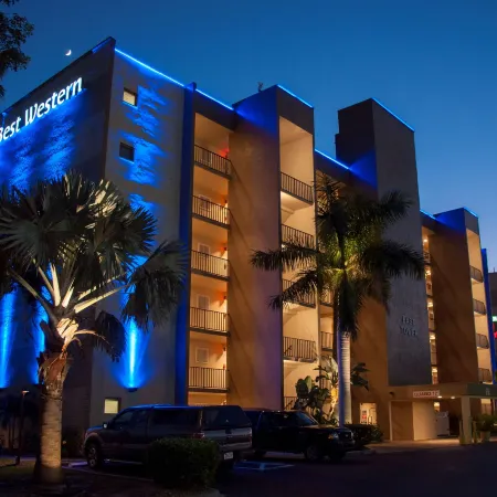 Best Western Fort Myers Waterfront Отели рядом с достопримечательностью «Эдисон энд Форд Уинтер Эстэйтс»