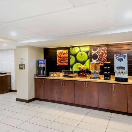 La Quinta Inn & Suites by Wyndham Oshawa