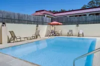Days Inn by Wyndham Macon I-475 - Kolam Renang