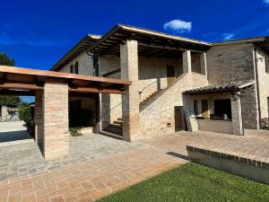 Sleeps 11 - Huge Charming Italian Villa & Pool - Aircon - Wifi