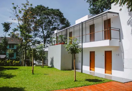 Blackbird Hotel Отели рядом с достопримечательностью «Taman Kupu-Kupu Cihanjuang»