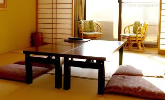 1. Uoiwa Ry..