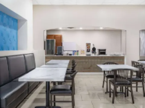 Days Inn & Suites by Wyndham Niagara Falls/Buffalo Hotéis em Niagara County