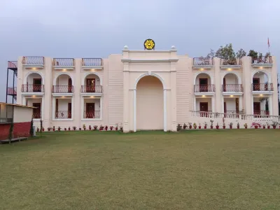 AAR Resort & Spa Hotels near Anand van