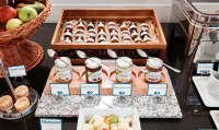 Living Hotel am Olympiapark - servizio colazione