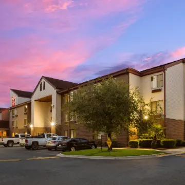 Red Roof Inn & Suites Savannah Airport