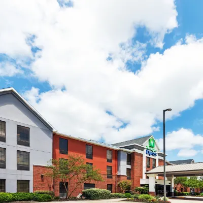 Holiday Inn Express & Suites Sulphur (Lake Charles) by IHG Hotels near Interstate 210 Park