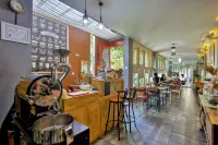 Roemah 28 Syariah Hotels in Medan Baru