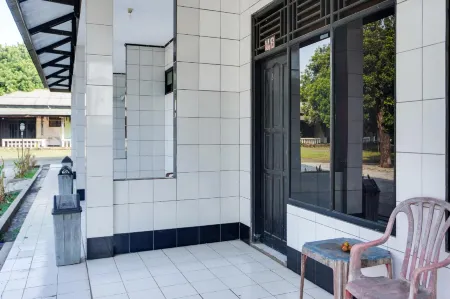 Hotel O Mutiara Guest House Отели в г. Kotabaru