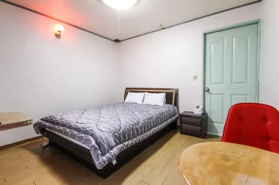 Wanju Yuhwangonchen Hotels near Suwangsa