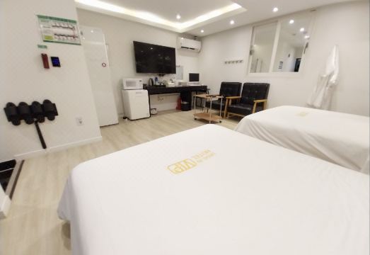 객실 내 스타일러 시설