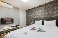 Geojedo Modern 239 Pension โรงแรมใกล้สวนสนุกเเมงจงจุค