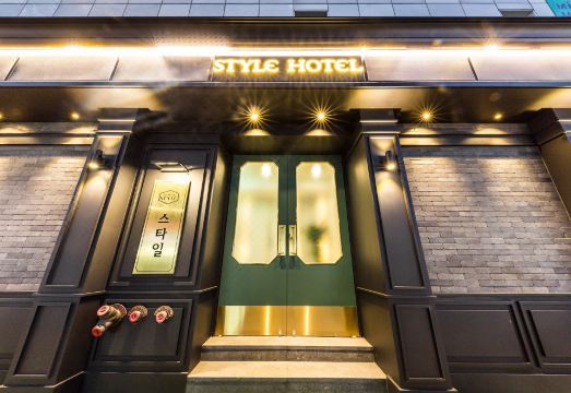 방배 스타일 호텔의 깔끔하게 정돈된 침실 이미지