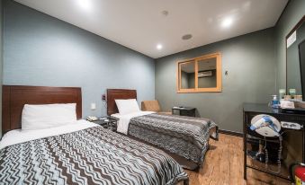 Jeongseon Land Hotel