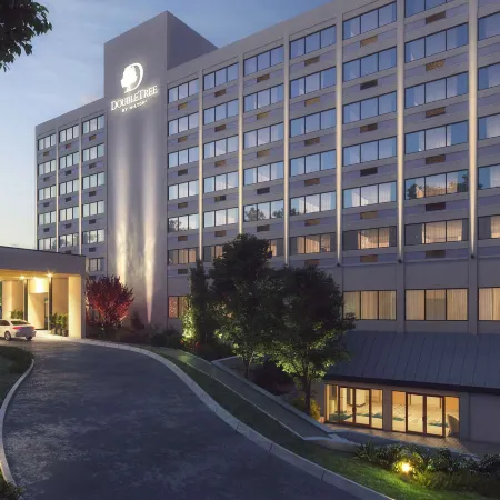 DoubleTree by Hilton Clarksville Riverview