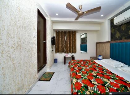 Hotel Pramukh Palace