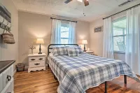 Wine Country Retreat w/ Fire Pit + Sunroom! Các khách sạn ở Lumpkin County