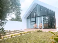 Vila Casa de Gaudi Lembang Rumah Stroberi 주변 호텔