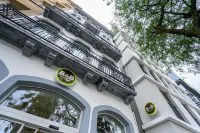B&B Hotel Brussels Centre Gare du Midi Hotel dekat Base Design Brussels