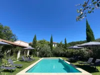 Le Jardin de Lau Hotels in Aubignan