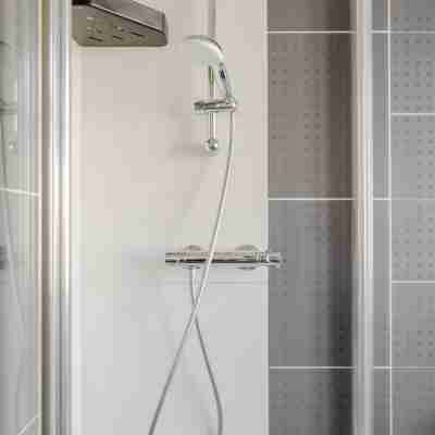 Apple House Wembley Twin Room Shared Bathroom Rooms