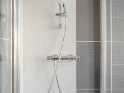 Apple House Wembley Twin Room Shared Bathroom Hotels in Edgware