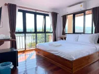 Riverside Houayxay Hotel Hotels near Wat Chomkao Manilat