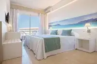 AzuLine Hotel Bahamas y Bahamas II Hôtels à proximité de : Sa Pesquera Plana