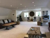 The Lodge at Broadway Hotels in Broadway