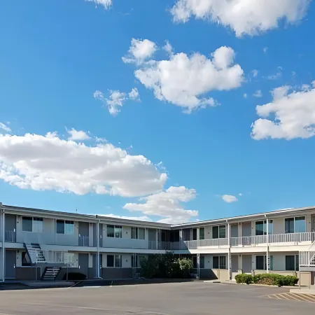 Super 8 by Wyndham Ontario