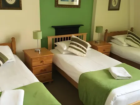 The Kings Arms Отели рядом с достопримечательностью «Университет Западного Лондона»