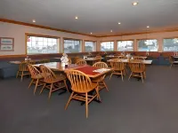 Super 8 by Wyndham Ontario - breakfast