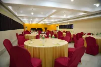 Blossoms Room Hotel Holidays Inn Plaza- Free One Meal Hotels in Hyderabad