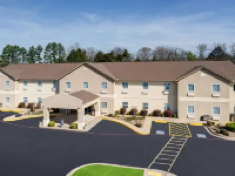 Days Inn & Suites by Wyndham Cabot Hotels in Cabot