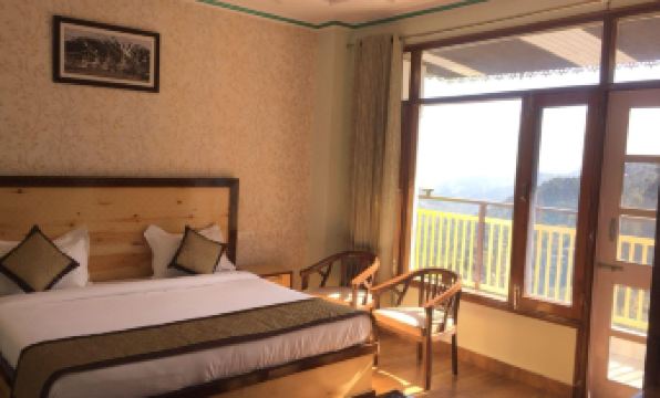 The Cloud Berry I Couple Friendly I Pvt Balcony I Open Air Terrace I Serviced Villa I Bonfire I Kasauli By Exotic Stays - Housity