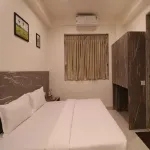 Hotel Jay Palace Inn فنادق في سولابور