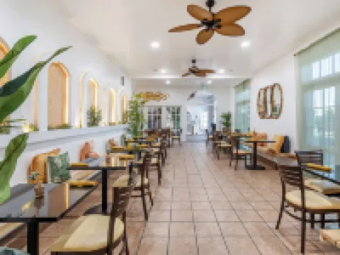 Best Western Plus Hill House ベーカーズフィールドのホテル