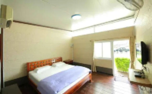 Baan Sabuy Jung Hotels in 