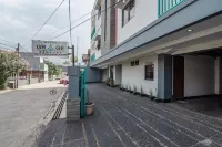 RedDoorz Plus at Buah Batu