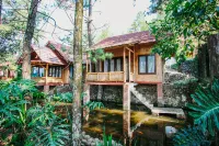 Bukit Alamanda Resort Hotels in Samarang