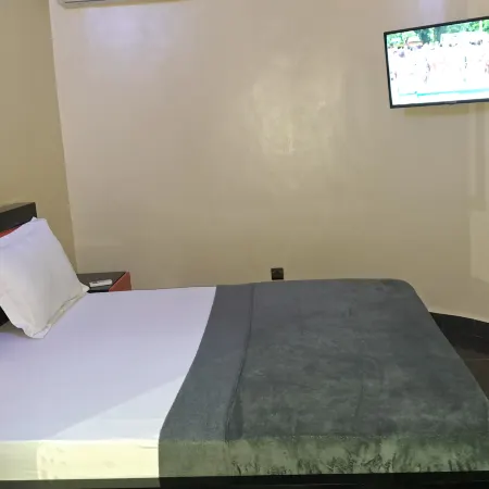 Economy Twin Beds in Royal Blue Guest House and Bar