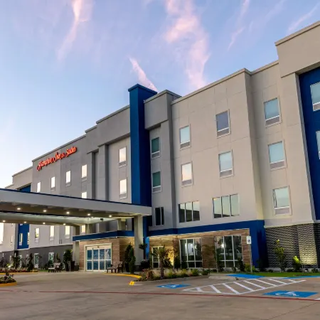 Hampton Inn & Suites Cleburne