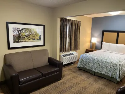 HomeTowne Studios & Suites Greensboro