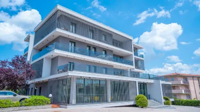 Hotel Bella Peschiera Các khách sạn gần Abitato Romano Di Arilica