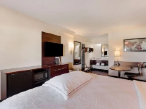 Super 8 by Wyndham Deerfield - Northbrook Hotels in Deerfield