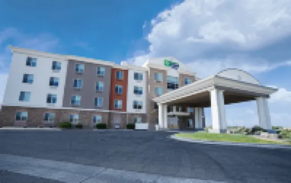 Holiday Inn Express & Suites ONTARIO by IHG