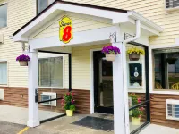 Super 8 by Wyndham Radcliff Ft. Knox Area Hotels in Radcliff