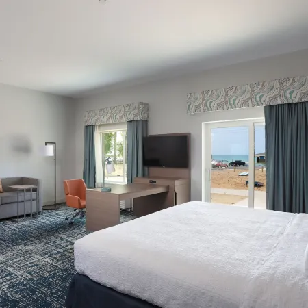 Hampton Inn & Suites Manistee Waterfront