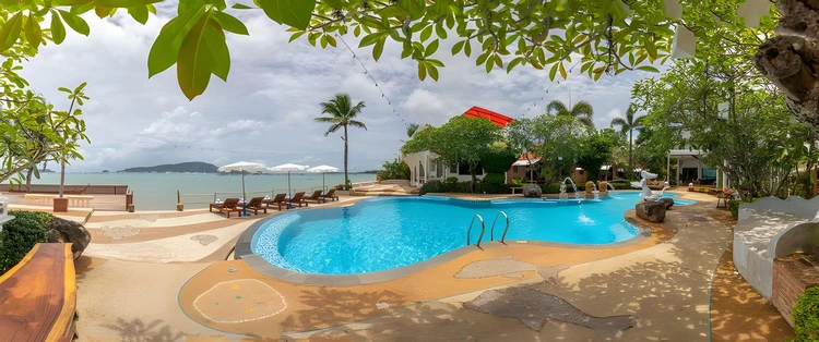 รูปภาพของอ่าวฉลองวิลล่า รีสอร์ท แอนด์ สปา
