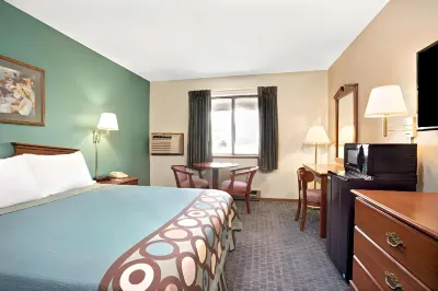 Super 8 by Wyndham Hudson Các khách sạn gần Calla Lily Day Spa